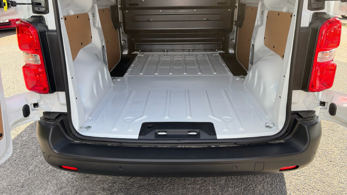 Vauxhall Vivaro L1 Diesel 1.5 Turbo D 120 Prime H1 Van - Image 12